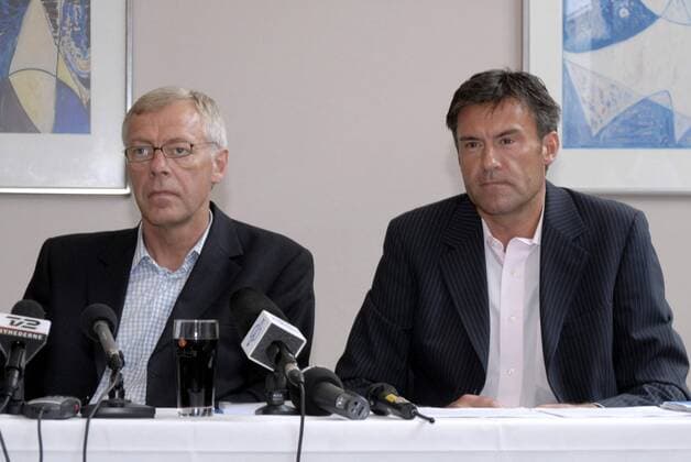 DBU Generalsekretär Jim Stjerne Hansen (li.) und DBU Pressesprecher Lars Berendt (beide Dänemark) während der Pressekonferenz zur Sicherheit im Nationalstadion Parken -  Fußball Herren Pressetermin 2007 Gruppe Kopenhagen Fußball Herren Pressetermin 2007 Gruppe Kopenhagen
