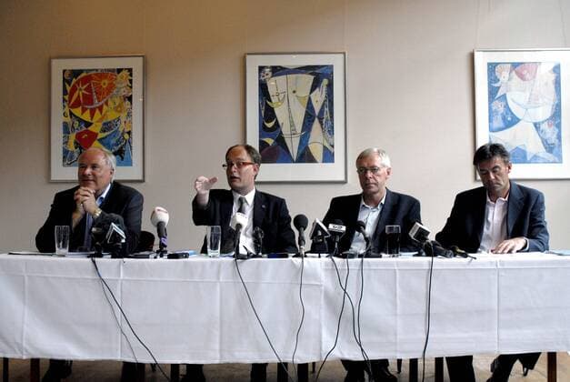 Pressekonferenz zur Sicherheit im Nationalstadion Parken v.li.: Vorstand Flemming Östergaard, Direktor Björn Glistrup (beide Parken AS), DBU Generalsekretär Jim Stjerne Hansen, DBU Pressesprecher Lars Berendt (alle Dänemark -  Fußball Herren Pressetermin 2007 Gruppe Kopenhagen Fußball Herren Pressetermin 2007 Gruppe Kopenhagen