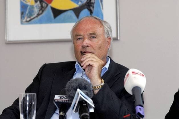 Parken Sport und Entertainment AS Vorstand Flemming Östergaard (Dänemark) nachdenklich während der Pressekonferenz zur Sicherheit im Nationalstadion Parken -  Fußball Herren Pressetermin 2007 Porträt Kopenhagen Nachdenklichkeit, Fußball Herren Pressetermin 2007 Porträt Kopenhagen Nachdenklichkeit,