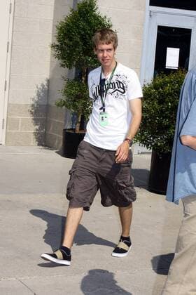 Sebastian Vettel (Deutschland BMW Sauber) unterwegs im Fahrerlager am Rande des GP der USA 2007 Motorsport Grand Prix Herren Großer Preis der USA 2007, Formel 1 Weltmeisterschaft, F1, F, GP, WM, Test Einzelbild Indianapolis Motorsport Grand Prix Herren Großer Preis der USA 2007, Formel 1 Weltmeisterschaft, F1, F, GP, WM, Test Einzelbild Indianapolis
