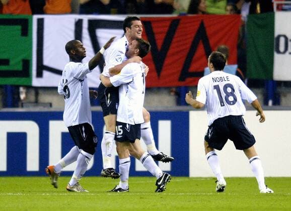 Torjubel England U21, v.li.: Leroy Lita, David Nugent, James Milner und Mark Noble Fußball EM Herren U 21 Europameisterschaft 2007, Länderspiel, Gruppe B, Nationalmannschaft, Nationaltrikot Gruppe Arnheim Freude, Fußball EM Herren U 21 Europameisterschaft 2007, Länderspiel, Gruppe B, Nationalmannschaft, Nationaltrikot Gruppe Arnheim Freude,