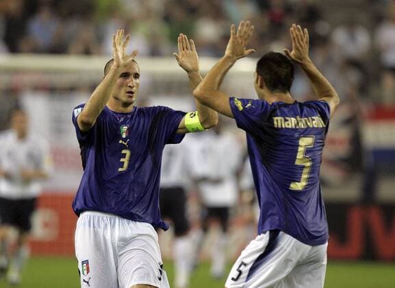 Giorgio Chiellini (li.) und Andrea Mantovani (beide Italien U 21) - Torjubel Fußball Länderspiel Herren U21 EM 2007, Nationalteam, Nationaltrikot, Gruppe B Gruppe Arnheim Freude, Fußball Länderspiel Herren U21 EM 2007, Nationalteam, Nationaltrikot, Gruppe B Gruppe Arnheim Freude,