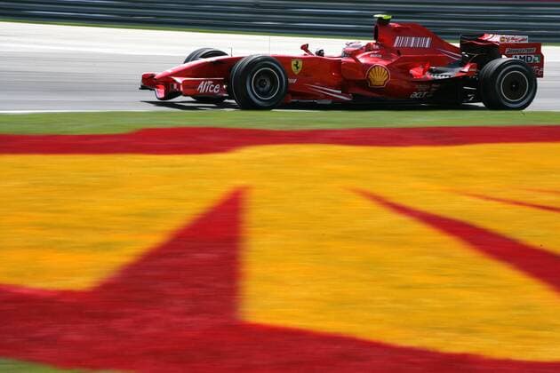 Kimi Räikkönen (Finnland Ferrari) in seinem Boliden Motorsport Grand Prix Herren Großer Preis der USA 2007, Formel 1 Weltmeisterschaft, F1, F, GP, WM Einzelbild Indianapolis Motorsport Grand Prix Herren Großer Preis der USA 2007, Formel 1 Weltmeisterschaft, F1, F, GP, WM Einzelbild Indianapolis