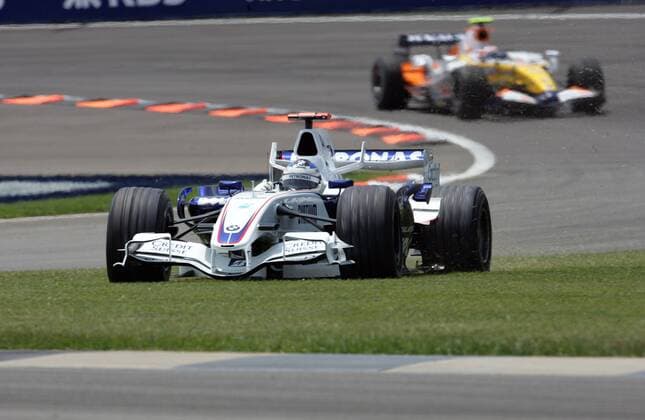 Nick Heidfeld (Deutschland BMW Sauber) auf Abwegen Motorsport Grand Prix Herren Großer Preis der USA 2007, Formel 1 Weltmeisterschaft, F1, F, GP, WM Gruppe Indianapolis Motorsport Grand Prix Herren Großer Preis der USA 2007, Formel 1 Weltmeisterschaft, F1, F, GP, WM Gruppe Indianapolis