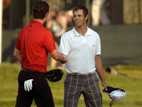 Aaron Baddeley (Australien, re.) und Justin Rose (England) - Shakehands -  (OAK20070616312) Golf Herren US Open 2007, PGA Tour Gruppe Oakmont Golf Herren US Open 2007, PGA Tour Gruppe Oakmont