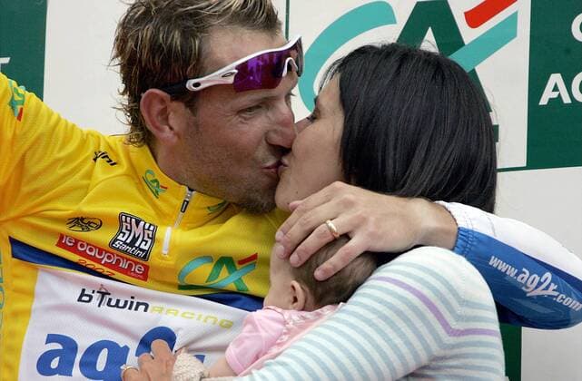 Christophe Moreau (Frankreich AG2R Prevoyance) feiert den Gesamtsieg des Dauphine Libere 2007 mit seiner Familie Radsport Herren Dauphine Libere 2007, ProTour, Straßenradsport, Straße, Rad Gruppe Annecy Harmonie, Glück Freude, Radsport Herren Dauphine Libere 2007, ProTour, Straßenradsport, Straße, Rad Gruppe Annecy Harmonie, Glück Freude,