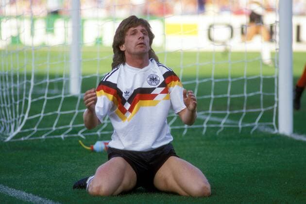 Frank Mill (BR Deutschland) enttäuscht am Boden Fußball Länderspiel Herren EM 1988, Nationalmannschaft, Nationaltrikot, BRD, Gruppe 1, Vdia Einzelbild Gelsenkirchen Verzweiflung, Fußball Länderspiel Herren EM 1988, Nationalmannschaft, Nationaltrikot, BRD, Gruppe 1, Vdia Einzelbild Gelsenkirchen Verzweiflung,