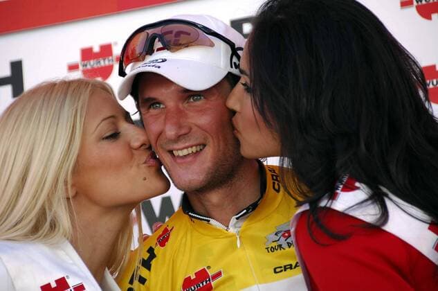 Fränk Schleck (Luxemburg CSC) Gesamtführender nach der 4. Etappe der Tour de Suisse 2007 - Radsport Herren Tour de Suisse 2007, ProTour, Straßenradsport, Straße, Rad Gruppe 4. Etappe Nauders - Triesenberg - Malbun Freude, Radsport Herren Tour de Suisse 2007, ProTour, Straßenradsport, Straße, Rad Gruppe 4. Etappe Nauders - Triesenberg - Malbun Freude,