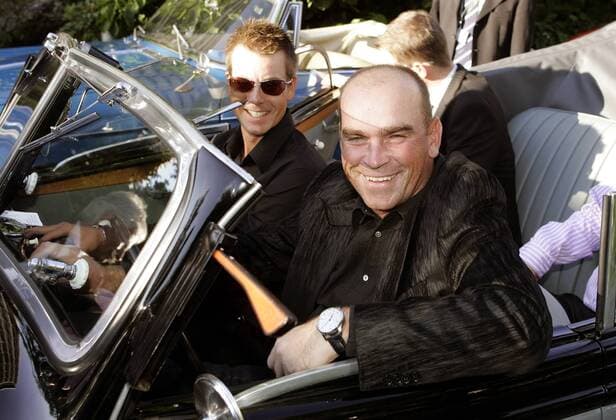 Thomas Björn (Dänemark, re.) und Henrik Stenson (Schweden) fahren in einem BMW Oldtimer zur Auslosung der BMW Open 2007 vor Golf Herren Draw Party BMW Open 2007, European PGA Tour Gruppe München Golf Herren Draw Party BMW Open 2007, European PGA Tour Gruppe München