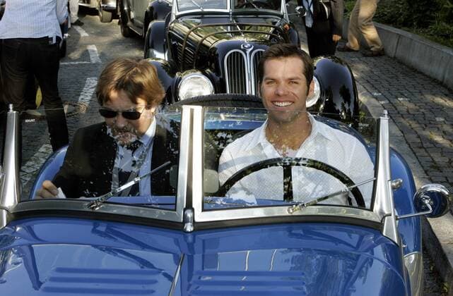 Paul Casey (England) fährt gut gelaunt in einem BMW Oldtimer zur Auslosung der BMW Open 2007 vor Golf Herren Draw Party BMW Open 2007, European PGA Tour Gruppe München Freude, Golf Herren Draw Party BMW Open 2007, European PGA Tour Gruppe München Freude,