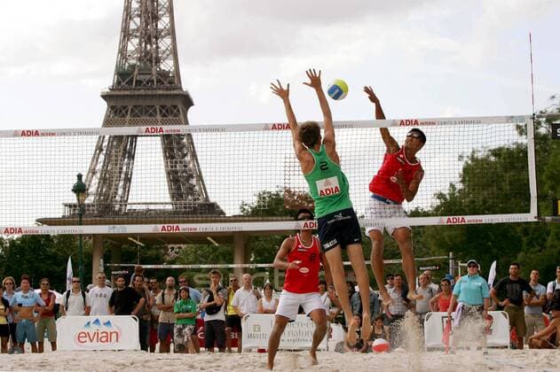 Katsuhiro Shiratori (Japan, re.) gegen Andrea Tomatis (Italien) -  (pan20819) Beachvolleyball Herren Swatch FIVB World Tour 2007, WorldTour, Beach Totale Eiffelturm, Eiffel Turm Paris Beachvolleyball Herren Swatch FIVB World Tour 2007, WorldTour, Beach Totale Eiffelturm, Eiffel Turm Paris  