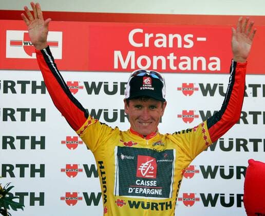 Vladimir Efimkin (Rußland Caisse d Epargne) im gelben Trikot des Gesamtführenden bei der Tour de Suisse 2007 Radsport Herren Tour de Suisse 2007, ProTour, Straßenradsport, Straße, Rad Einzelbild 6. Etappe: Giubiasco - Crans Montana Freude, Radsport Herren Tour de Suisse 2007, ProTour, Straßenradsport, Straße, Rad Einzelbild 6. Etappe: Giubiasco - Crans Montana Freude,