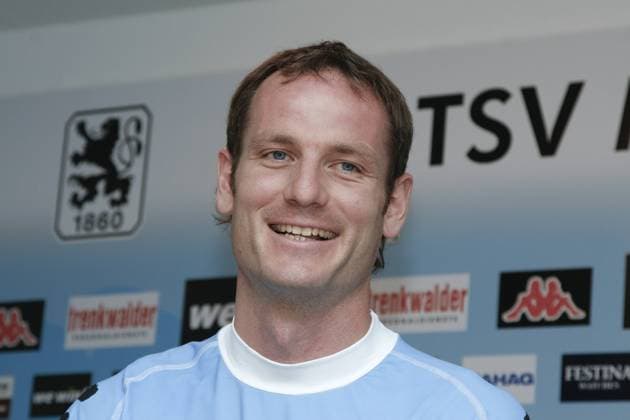 Neuzugang Markus Schroth (1860) wird auf der Pressekonferenz vorgestellt Fußball 2. BL Herren Saison 2007 2008, TSV 1860 München, Pressekonferenz, Pressetermin, Vorstellung, Präsentation Porträt München Freude, Fußball 2. BL Herren Saison 2007 2008, TSV 1860 München, Pressekonferenz, Pressetermin, Vorstellung, Präsentation Porträt München Freude,