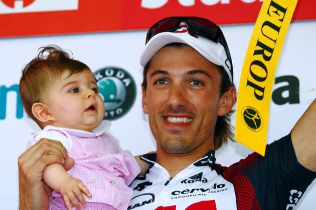 Etappensieger Fabian Cancellara (Schweiz CSC) mit seiner Tochter Radsport Herren Tour de Suisse 2007, ProTour, Straßenradsport, Straße, Rad, Zeitfahren, Einzelzeitfahren Gruppe 9. Etappe: Bern Glück, Freude, Radsport Herren Tour de Suisse 2007, ProTour, Straßenradsport, Straße, Rad, Zeitfahren, Einzelzeitfahren Gruppe 9. Etappe: Bern Glück, Freude,
