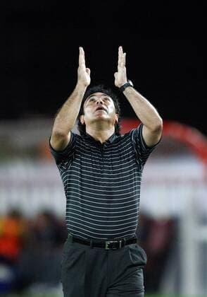 Nationaltrainer Hugo Sanchez (Mexiko) erfleht Beistand Fußball Länderspiel Herren Copa America 2007, Amerika, Südamerikameisterschaft, Südamerika Meisterschaft, Nationalteam Einzelbild Puerto Ordaz Fußball Länderspiel Herren Copa America 2007, Amerika, Südamerikameisterschaft, Südamerika Meisterschaft, Nationalteam Einzelbild Puerto Ordaz