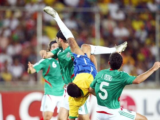 Robinho (Brasilien) - Fallrückzieher Fußball Länderspiel Herren Copa America 2007, Amerika, Südamerikameisterschaft, Südamerika Meisterschaft, Nationalteam Gruppe Puerto Ordaz Dynamik, Fußball Länderspiel Herren Copa America 2007, Amerika, Südamerikameisterschaft, Südamerika Meisterschaft, Nationalteam Gruppe Puerto Ordaz Dynamik,