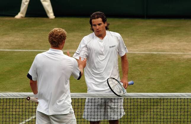 Thomas Haas (Deutschland, hi.) verabschiedet sich von Dmitry Tursunov (Rußland) -  Tennis Herren All England Championships 2007, Grand Slam, ATP Tour Gruppe Wimbledon London Tennis Herren All England Championships 2007, Grand Slam, ATP Tour Gruppe Wimbledon London