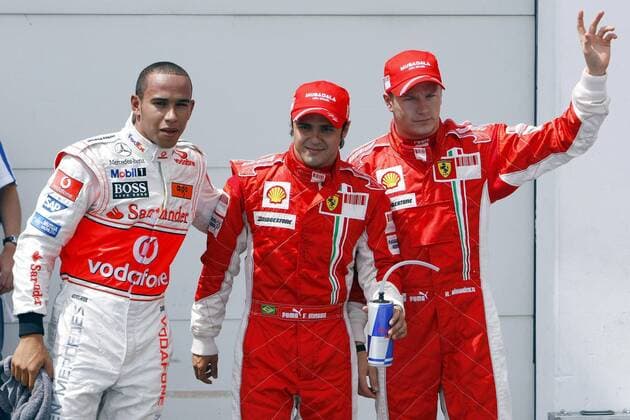 Felipe Massa (Brasilien Ferrari, Mitte), Lewis Hamilton (England McLaren Mercedes, li.) und Kimi Räikkönen (Finnland Ferrari) freuen sich über Startplatz 1, 2 und 3 beim GP von Frankreich 2007 Motorsport Grand Prix Herren Großer Preis von Frankreich 2007, Formel 1 Weltmeisterschaft, F1, F, GP, WM, Qualifying Gruppe Magny Cours Freude, Motorsport Grand Prix Herren Großer Preis von Frankreich 2007, Formel 1 Weltmeisterschaft, F1, F, GP, WM, Qualifying Gruppe Magny Cours Freude,