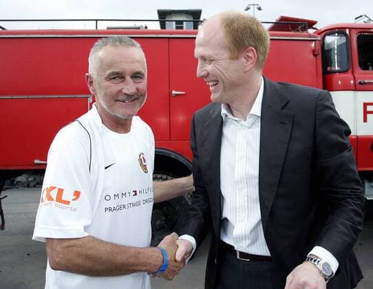 Sportdirektor Reinhard Häfner (Dresden, li.) und DFB Sportdirektor Matthias Sammer (beide Dresden All Stars) - Begrüßung Fußball Herren Spiel der Legenden 2007, Regionalliga Nord 2008, 3. Liga 1. FC Dynamo Dresden Gruppe o0 ex ehemalige ehemaliger Dresden Freude, Fußball Herren Spiel der Legenden 2007, Regionalliga Nord 2008, 3. Liga 1. FC Dynamo Dresden Gruppe o0 ex ehemalige ehemaliger Dresden Freude,