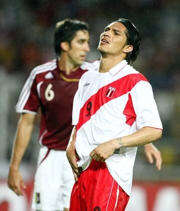 Jose Paolo Guerrero (Peru) enttäuscht Fußball Herren Copa America 2007, Amerika, Südamerikameisterschaft, Südamerika Meisterschaft, Venezuela - Peru 2:0 Einzelbild San Cristobal Enttäuschung, Fußball Herren Copa America 2007, Amerika, Südamerikameisterschaft, Südamerika Meisterschaft, Venezuela - Peru 2:0 Einzelbild San Cristobal Enttäuschung,