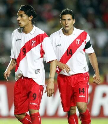 Jose Paolo Guerrero (li.) und Claudio Pizarro (beide Peru) Fußball Länderspiel Herren Copa America 2007, Amerika, Südamerikameisterschaft, Südamerika Meisterschaft, Nationalteam Gruppe San Cristobal Fußball Länderspiel Herren Copa America 2007, Amerika, Südamerikameisterschaft, Südamerika Meisterschaft, Nationalteam Gruppe San Cristobal