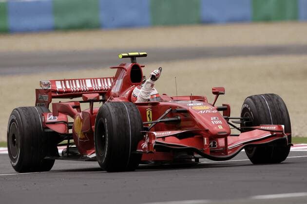 Kimi Räikkönen (Finnland Ferrari) bejubelt in seinem Boliden den Sieg beim GP von Frankreich 2007 Motorsport Grand Prix Herren Großer Preis von Frankreich 2007, Formel 1 Weltmeisterschaft, F1, F, GP, WM Einzelbild Magny Cours Freude, Motorsport Grand Prix Herren Großer Preis von Frankreich 2007, Formel 1 Weltmeisterschaft, F1, F, GP, WM Einzelbild Magny Cours Freude,
