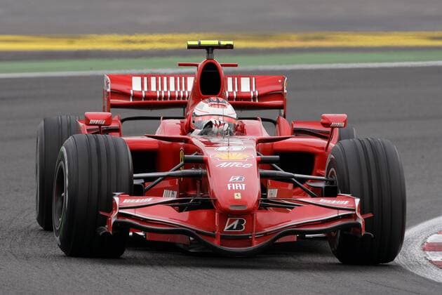 Kimi Räikkönen (Finnland Ferrari) in seinem Boliden - Motorsport Grand Prix Herren Großer Preis von Frankreich 2007, Formel 1 Weltmeisterschaft, F1, F, GP, WM Einzelbild Magny Cours Motorsport Grand Prix Herren Großer Preis von Frankreich 2007, Formel 1 Weltmeisterschaft, F1, F, GP, WM Einzelbild Magny Cours