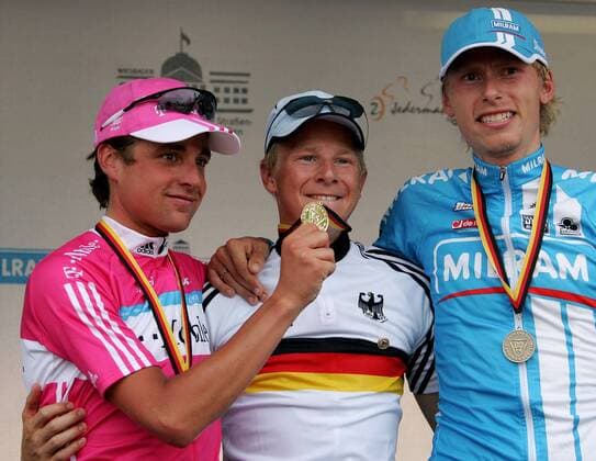 Siegerehrung Straßen DM 2007, v.li.: Patrik Sinkewitz (T Mobile, Silber), Deutscher Meister Fabian Wegmann (Gerolsteiner) und Christian Knees (alle Deutschland Milram, Bronze) Radsport LM Herren Deutsche Straßenmeisterschaft 2007, Meisterschaft, Landesmeisterschaft, Straßenradsport, DM Gruppe Wiesbaden Freude, Radsport LM Herren Deutsche Straßenmeisterschaft 2007, Meisterschaft, Landesmeisterschaft, Straßenradsport, DM Gruppe Wiesbaden Freude,
