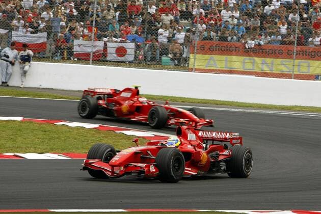 Ferrari Doppelführung - Felipe Massa (Brasilien, vorn) vor Kimi Räikkönen (Finnland) Motorsport Grand Prix Herren Großer Preis von Frankreich 2007, Formel 1 Weltmeisterschaft, F1, F, GP, WM, Gruppe Magny Cours Motorsport Grand Prix Herren Großer Preis von Frankreich 2007, Formel 1 Weltmeisterschaft, F1, F, GP, WM, Gruppe Magny Cours