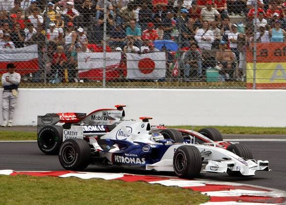 Nick Heidfeld (Deutschland BMW Sauber, re.) leistet gegen Fernando Alonso (Spanien McLaren Mercedes) bis zum Schluß erbitterten Widerstand Motorsport Grand Prix Herren Großer Preis von Frankreich 2007, Formel 1 Weltmeisterschaft, F1, F, GP, WM, Gruppe Magny Cours Kampf, Motorsport Grand Prix Herren Großer Preis von Frankreich 2007, Formel 1 Weltmeisterschaft, F1, F, GP, WM, Gruppe Magny Cours Kampf,