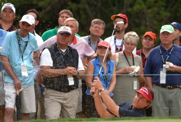 Phil Mickelson (USA) - Bunkerspiel vor den Zuschauern -  (WAG20070705308) Golf Herren AT&T National 2007, AT & T, PGA Tour, Totale Bethesda Golf Herren AT&T National 2007, AT & T, PGA Tour, Totale Bethesda