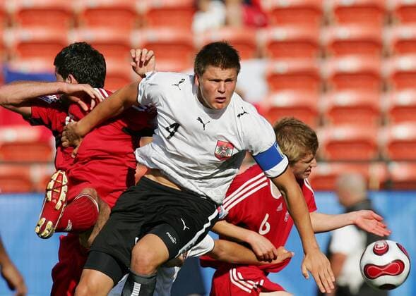 Sebastian Prödl (Österreich U20, Mitte) gegen Keegan Ayre (li.) und Jonathan Beaulieu Bourgault (beide Kanada U20) Fußball Länderspiel Herren U20 WM 2007, U 20, Nationalteam, Nationaltrikot, Gruppe A Gruppe o0 Junioren Edmonton Dynamik, Fußball Länderspiel Herren U20 WM 2007, U 20, Nationalteam, Nationaltrikot, Gruppe A Gruppe o0 Junioren Edmonton Dynamik,