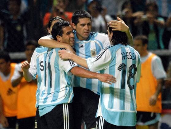 Torjubel Argentinien, v.re.: Lionel Messi, Juan Roman Riquelme, Carlos Tevez Fußball Länderspiel Herren Copa America 2007, Amerika Südamerika Meisterschaft Südamerikameisterschaft Gruppe Barquisimeto Freude, Fußball Länderspiel Herren Copa America 2007, Amerika Südamerika Meisterschaft Südamerikameisterschaft Gruppe Barquisimeto Freude,