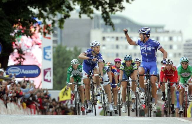 Gert Steegmans (re.) gewinnt die 2. Etappe der Tour de France 2007 vor Tom Boonen (beide Belgien Quick Step Innergetic) Radsport Herren Tour de France 2007, ProTour, Straßenradsport, Straße, Rad Totale 2. Etappe: Dünkirchen - Gent Freude, Radsport Herren Tour de France 2007, ProTour, Straßenradsport, Straße, Rad Totale 2. Etappe: Dünkirchen - Gent Freude,