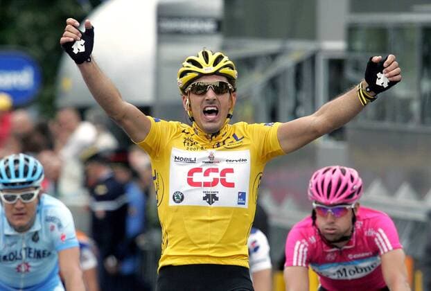 Fabian Cancellara (Schweiz CSC, re.) gewinnt die 3. Etappe der Tour de France 2007 Radsport Herren Tour de France 2007, ProTour, Straßenradsport, Straße, Rad Einzelbild 3. Etappe: Waregem - Compiegne Freude, Begeisterung Radsport Herren Tour de France 2007, ProTour, Straßenradsport, Straße, Rad Einzelbild 3. Etappe: Waregem - Compiegne Freude, Begeisterung
