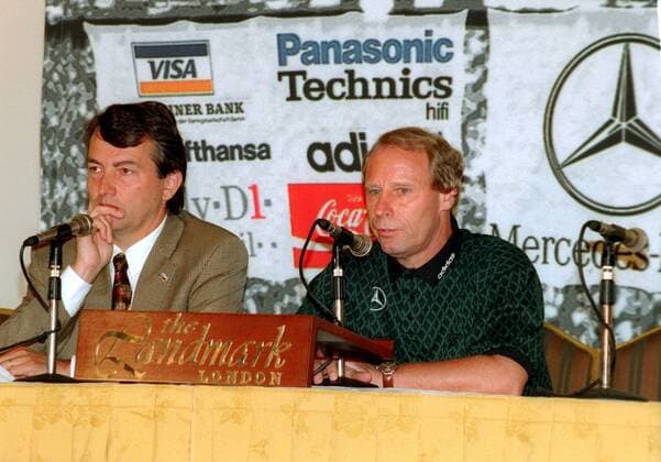Bundestrainer Berti Vogts (re.) und DFB Mediendirektor Wolfgang Niersbach (beide Deutschland) während der Pressekonferenz Fußball Herren EM 1996, Nationalmannschaft, Pressekonferenz, Pressetermin, Vneg Gruppe Aufnahmedatum geschätzt London Fußball Herren EM 1996, Nationalmannschaft, Pressekonferenz, Pressetermin, Vneg Gruppe Aufnahmedatum geschätzt London