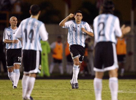 Torjubel Argentinien, u.a. mit Juan Roman Riquelme (2.v.re.) -  Fußball Länderspiel Herren Copa America 2007, Südamerikameisterschaft, Südamerika Meisterschaft, Amerika, Halbfinale Gruppe Puerto Ordaz Freude, Fußball Länderspiel Herren Copa America 2007, Südamerikameisterschaft, Südamerika Meisterschaft, Amerika, Halbfinale Gruppe Puerto Ordaz Freude,