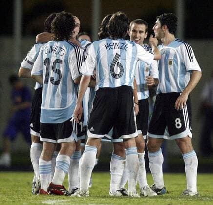 Schlussjubel Argentinien, v.re.: Javier Zanetti, Rodrigo Palacio und Gabriel Heinze -  Fußball Länderspiel Herren Copa America 2007, Südamerikameisterschaft, Südamerika Meisterschaft, Amerika, Halbfinale Gruppe Puerto Ordaz Freude, Fußball Länderspiel Herren Copa America 2007, Südamerikameisterschaft, Südamerika Meisterschaft, Amerika, Halbfinale Gruppe Puerto Ordaz Freude,
