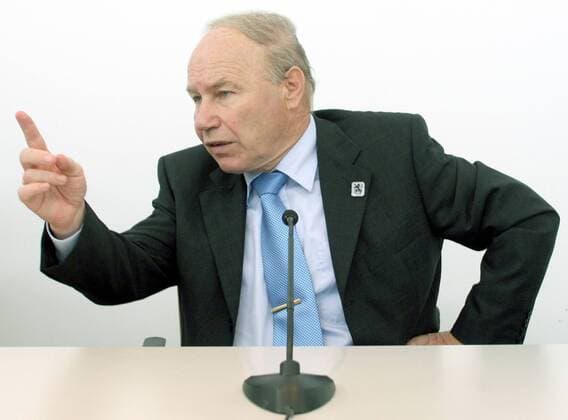 Vizepräsident Karsten Wettberg (1860) während der Pressekonferenz Fußball 2. BL Herren Saison 2007 2008, TSV 1860 München, Pressekonferenz, Pressetermin Einzelbild München Fußball 2. BL Herren Saison 2007 2008, TSV 1860 München, Pressekonferenz, Pressetermin Einzelbild München