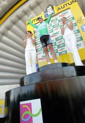 Erik Zabel (Deutschland Milram) ist nach der 5. Etappe der Tour de France 2007 stolzer Besitzer des grünen Trikots Radsport Herren Tour de France 2007, ProTour, Straßenradsport, Straße, Rad Gruppe 5. Etappe: Chablis - Autun Freude, Radsport Herren Tour de France 2007, ProTour, Straßenradsport, Straße, Rad Gruppe 5. Etappe: Chablis - Autun Freude,