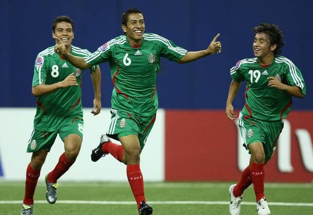 Torjubel U 20 Mexiko, v.re.: Christian Bermudez, Torschütze Omar Esparza und Pablo Barrera Fußball Länderspiel Herren U 20 WM 2007, U20, Junioren, Nationalteam, Nationaltrikot, Achtelfinale Gruppe Montreal Begeisterung, Freude, Fußball Länderspiel Herren U 20 WM 2007, U20, Junioren, Nationalteam, Nationaltrikot, Achtelfinale Gruppe Montreal Begeisterung, Freude,