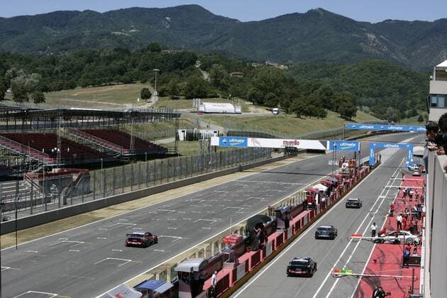 Start- und Zielgerade sowie die Boxengasse am Fuße der Berge in Mugello 2007 Motorsport Herren Deutsche Tourenwagen Meisterschaft 2007, DTM, Masters, Tourenwagenmeisterschaft Totale Mugello Motorsport Herren Deutsche Tourenwagen Meisterschaft 2007, DTM, Masters, Tourenwagenmeisterschaft Totale Mugello