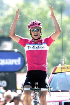 Linus Gerdemann (Deutschland T Mobile) gewinnt die 7. Etappe der Tour de France 2007 Radsport Herren Tour de France 2007, ProTour, Straßenradsport, Straße, Rad, Einzelbild 7. Etappe: Bourg en Bresse - Le Grand Bornand Freude, Radsport Herren Tour de France 2007, ProTour, Straßenradsport, Straße, Rad, Einzelbild 7. Etappe: Bourg en Bresse - Le Grand Bornand Freude,