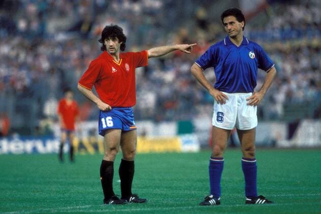 Jose Maria Bakero (Spanien, li.) gibt Anweisungen, daneben Riccardo Ferri (Italien) Fußball Länderspiel Herren EM 1988, Nationalmannschaft, Nationaltrikot, Gruppe A, Italien - Spanien 1:0 Gruppe Frankfurt M. Fußball Länderspiel Herren EM 1988, Nationalmannschaft, Nationaltrikot, Gruppe A, Italien - Spanien 1:0 Gruppe Frankfurt M.