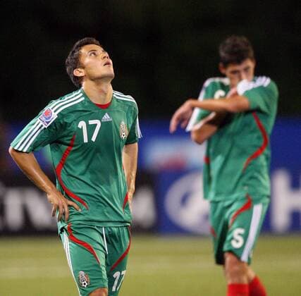 Jose Guerrero (li.) und Hector Moreno (beide Mexiko U20) enttäuscht nach Spielende Fußball Länderspiel Herren U 20 WM 2007, Junioren, U20, Nationalteam, Nationaltrikot, Viertelfinale Gruppe Ottawa Enttäuschung, Fußball Länderspiel Herren U 20 WM 2007, Junioren, U20, Nationalteam, Nationaltrikot, Viertelfinale Gruppe Ottawa Enttäuschung,