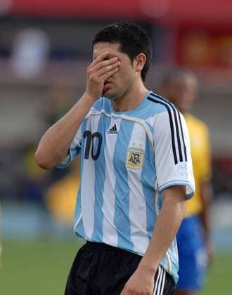 Juan Roman Riquelme (Argentinien) kann einfach nicht mehr hinsehen Fußball Länderspiel Herren Copa America 2007, Südamerika, Südamerikameisterschaft, Amerika Meisterschaft, Finale, Endspiel Einzelbild Maracaibo Enttäuschung, Verzweiflung, Fußball Länderspiel Herren Copa America 2007, Südamerika, Südamerikameisterschaft, Amerika Meisterschaft, Finale, Endspiel Einzelbild Maracaibo Enttäuschung, Verzweiflung,