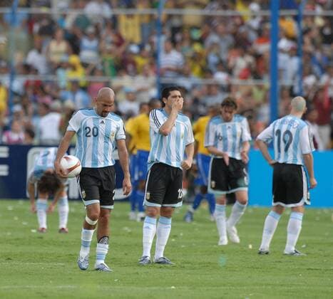 Juan Sebastian Veron (li.) und Juan Roman Riquelme (beide Argentinien) enttäuscht Fußball Länderspiel Herren Copa America 2007, Südamerika, Südamerikameisterschaft, Amerika Meisterschaft, Finale, Endspiel Gruppe Maracaibo Enttäuschung, Fußball Länderspiel Herren Copa America 2007, Südamerika, Südamerikameisterschaft, Amerika Meisterschaft, Finale, Endspiel Gruppe Maracaibo Enttäuschung,