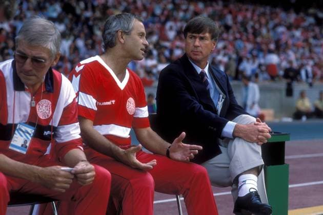 Nationaltrainer Sepp Piontek (re.) und Co Trainer Richard Möller Nielsen (beide Dänemark, Mitte) im Gespräch Fußball Länderspiel Herren EM 1988, Nationalmannschaft, Gruppe A Gruppe Köln Fußball Länderspiel Herren EM 1988, Nationalmannschaft, Gruppe A Gruppe Köln