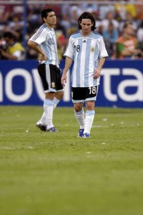Lionel Messi (re.) enttäuscht, li. Juan Roman Riquelme (beide Argentinien) - Fußball Länderspiel Herren Copa Amerika 2007, Südamerika, Südamerikameisterschaft, Amerika Meisterschaft, Finale, Endspiel Gruppe Maracaibo Erschöpfung, Fußball Länderspiel Herren Copa Amerika 2007, Südamerika, Südamerikameisterschaft, Amerika Meisterschaft, Finale, Endspiel Gruppe Maracaibo Erschöpfung,