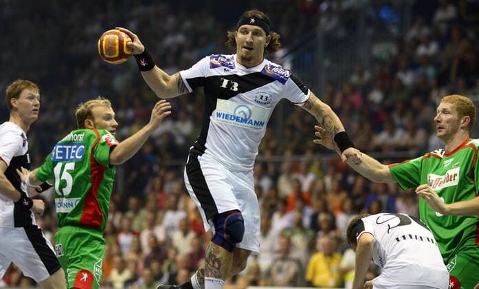 Stefan Kretzschmar (Magdeburg) am Ball während seines Abschiedsspiels Handball 1. BL Herren Stefan Kretzschmars Abschiedsspiel 2007, Abschied, SC Magdeburg Gladiators, SCM Gruppe Magdeburg Dynamik, Handball 1. BL Herren Stefan Kretzschmars Abschiedsspiel 2007, Abschied, SC Magdeburg Gladiators, SCM Gruppe Magdeburg Dynamik,